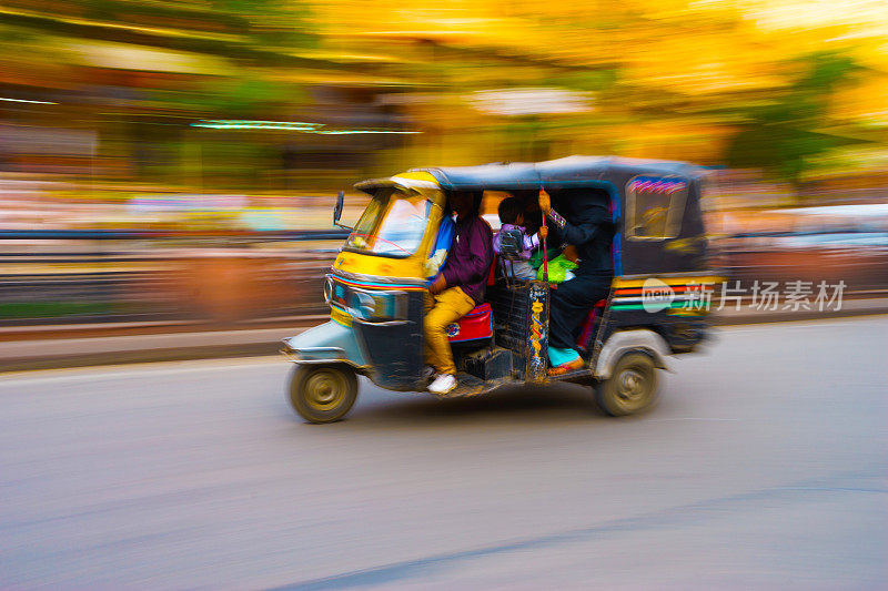 印度三轮车出租车