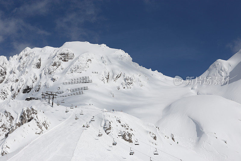 山顶有滑雪道
