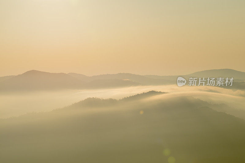 从大烟山的勒孔特山的日出