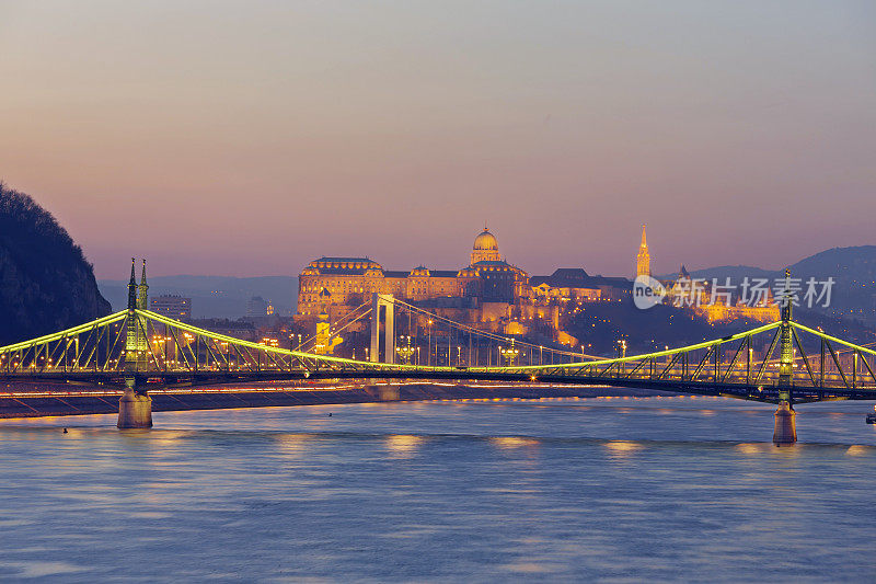 布达佩斯自由桥和伊丽莎白桥