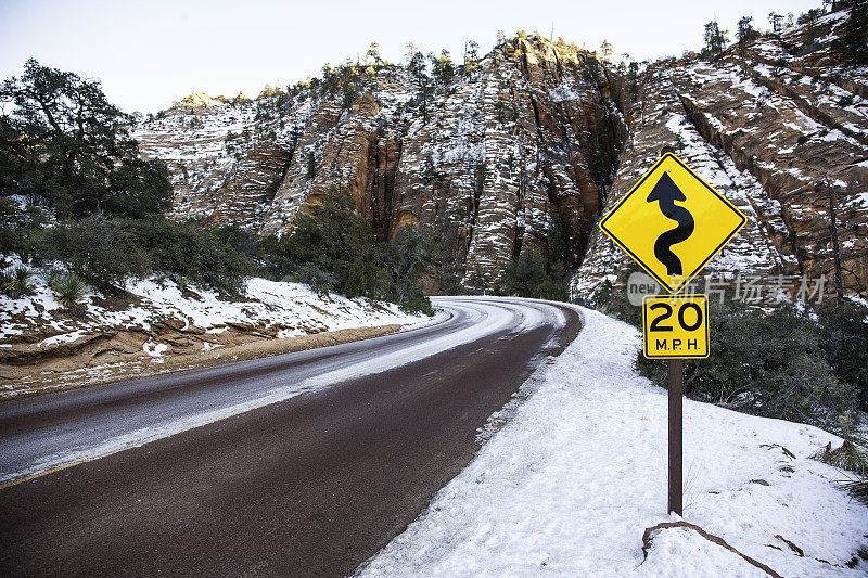 冰雪弯道风景优美的冬季道路