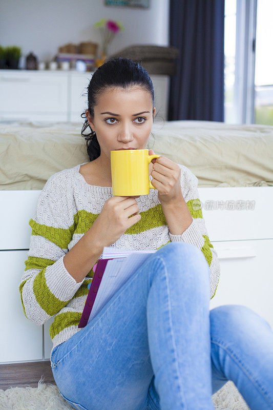 用茶杯暖身