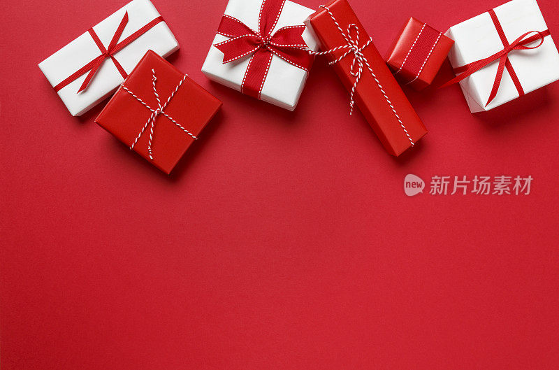 圣诞礼物呈现简单经典的红色背景边框