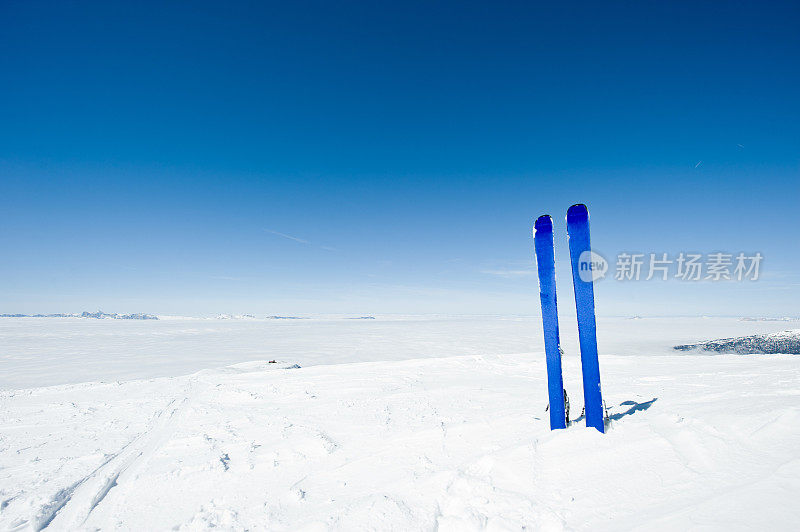 冬季高山景观与滑雪