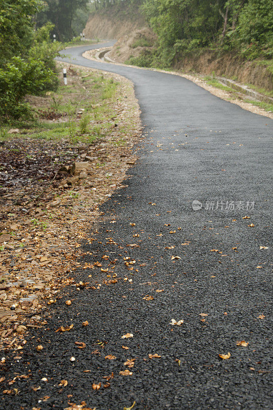 狭窄的道路