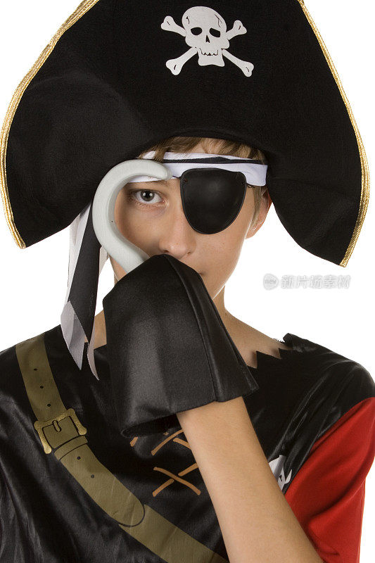 小海盗把钩子绕在眼睛上