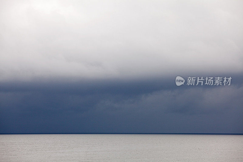 暴风雨在海上