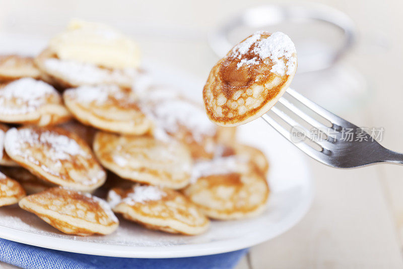 荷兰食物:“Poffertjes”或小煎饼