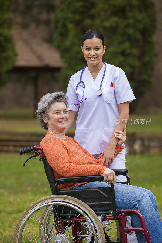 女护士和资深女性