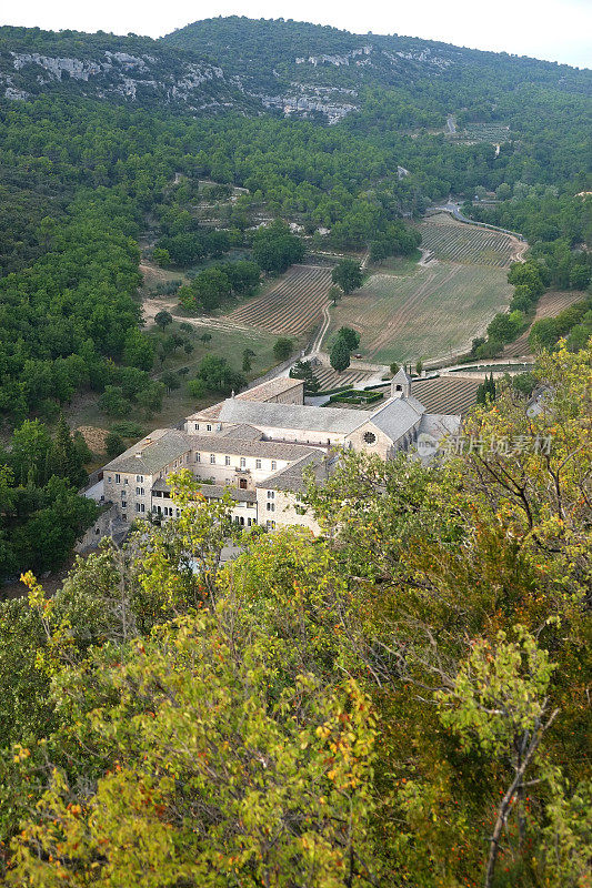 塞纳克圣母院修道院-卢贝隆