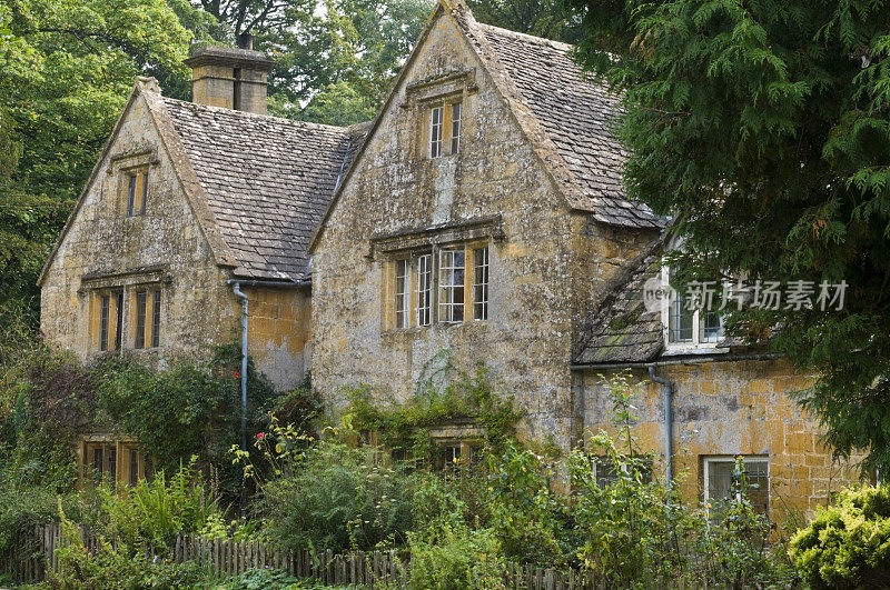 英语科茨沃尔德丘陵小屋