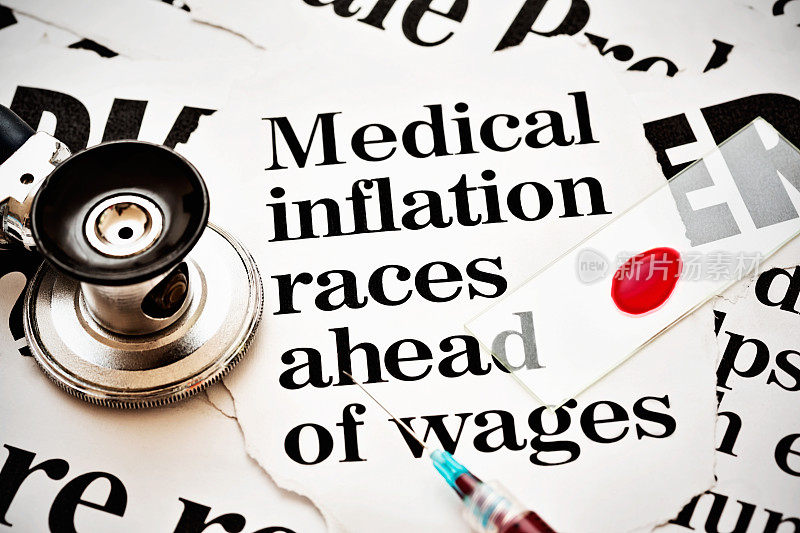 听诊器，注射器，血液涂片出现在医疗费用膨胀的新闻头条上