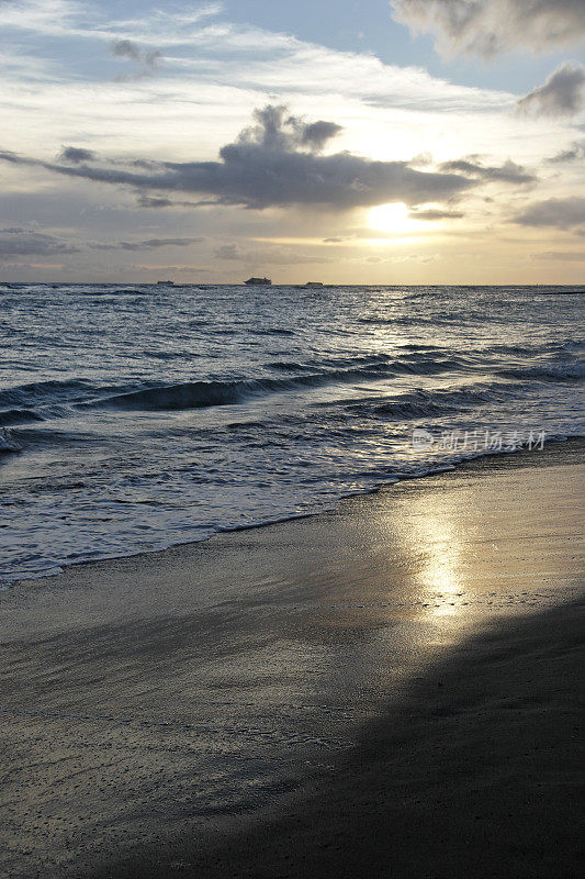 日落在威基基海滩