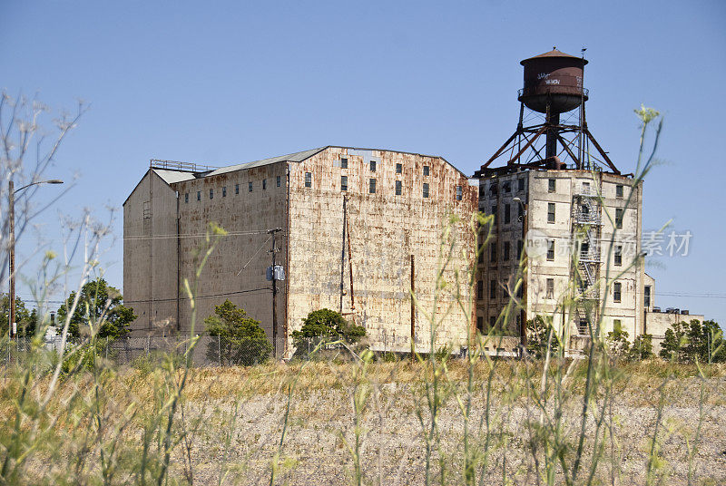 废弃的工业建筑，垃圾风格