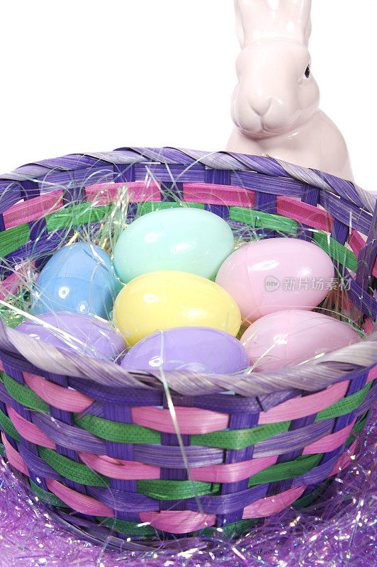 复活节篮子、彩蛋和兔子