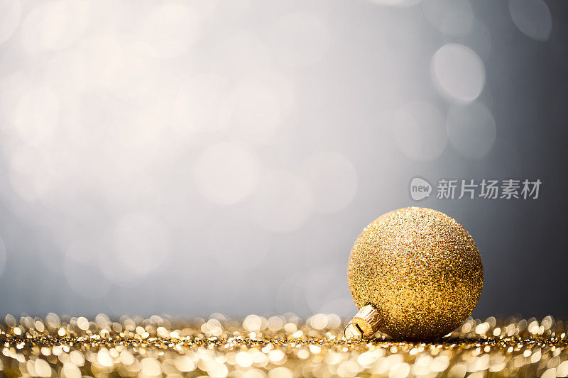 金色圣诞装饰物-闪闪烁烁的冬季黄金