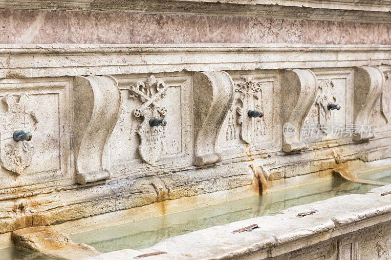 意大利翁布里亚的阿西西喷泉