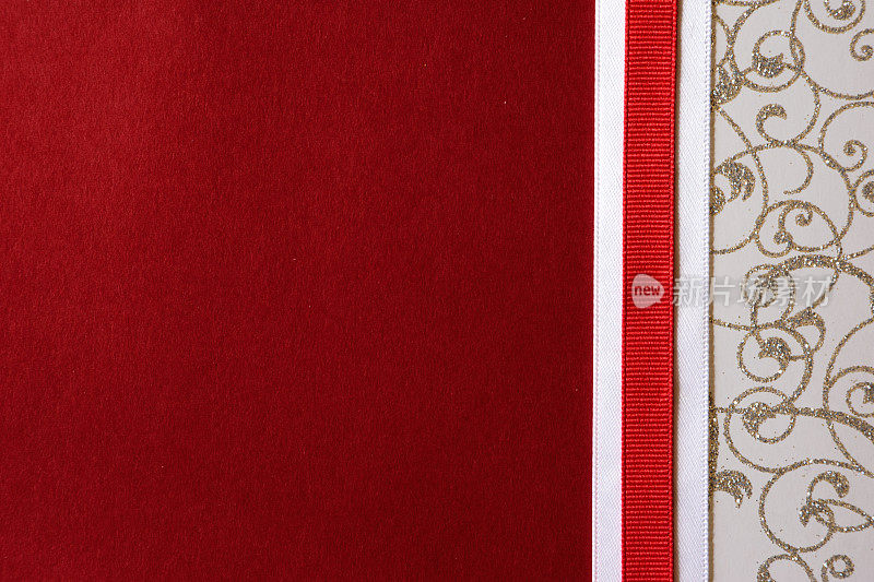 红色纸背景与缎带边界