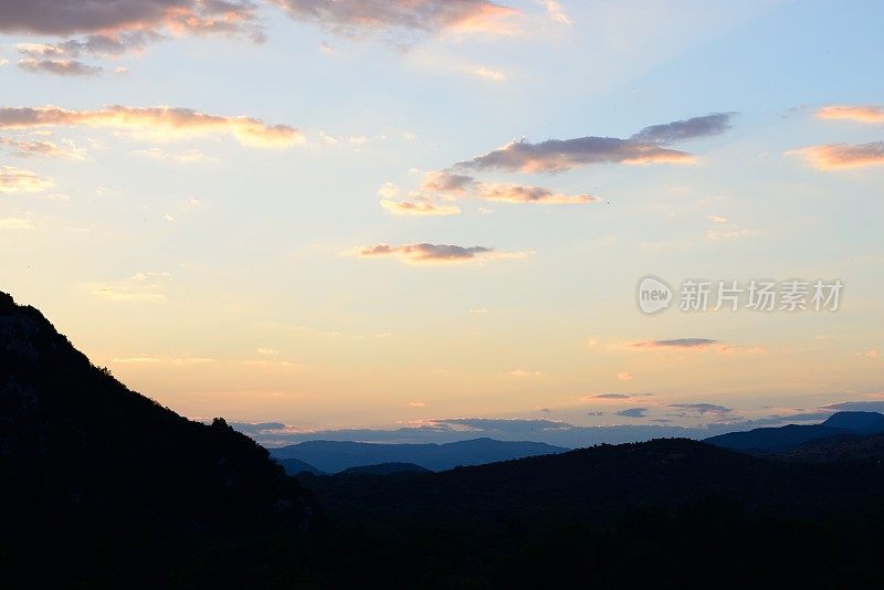 山顶上的日落