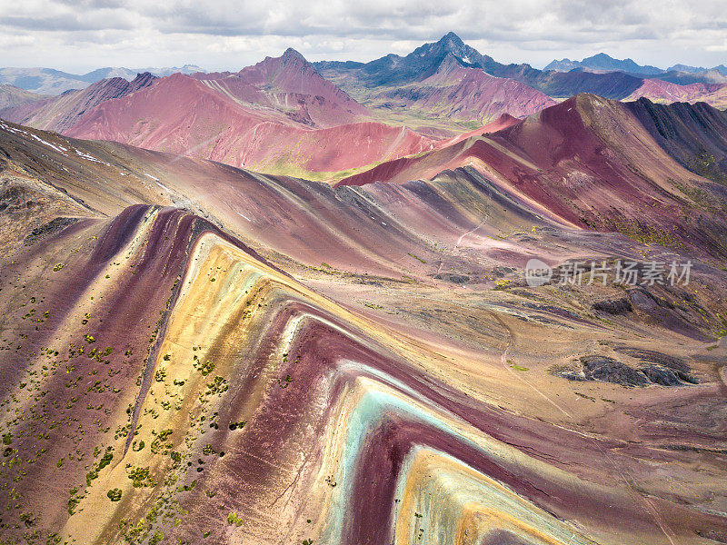 秘鲁的彩虹山，鸟瞰图