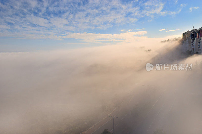 以色列拿撒勒下加利利的雾景