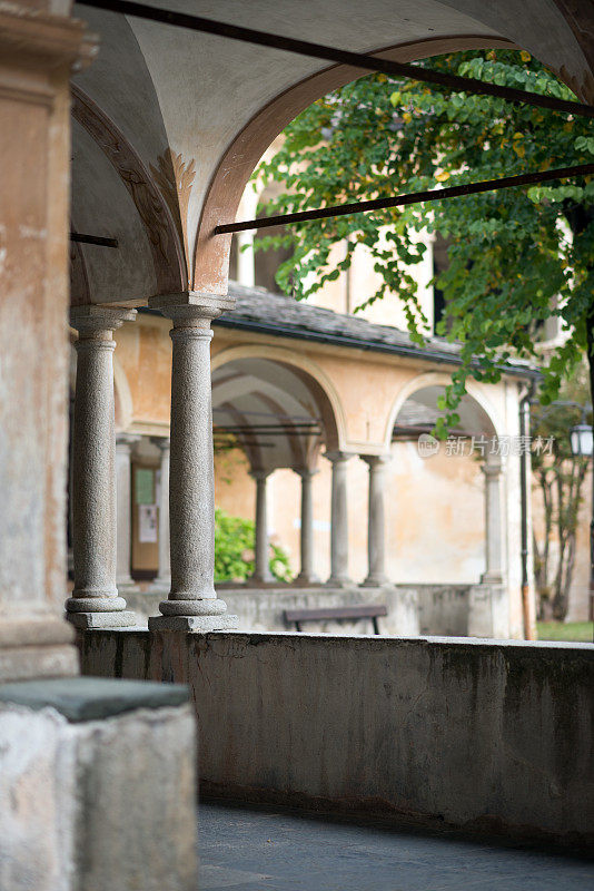 意大利瓦洛的萨克罗蒙特:修道院