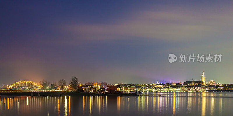 荷兰奈梅亨市的全景夜景