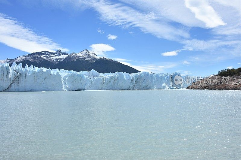 的冰山和浮冰