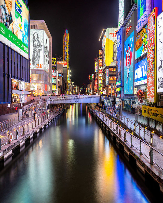 日本大阪的道顿堀运河和汤顿堀河