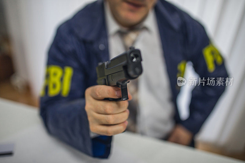 FBI探员手里的枪