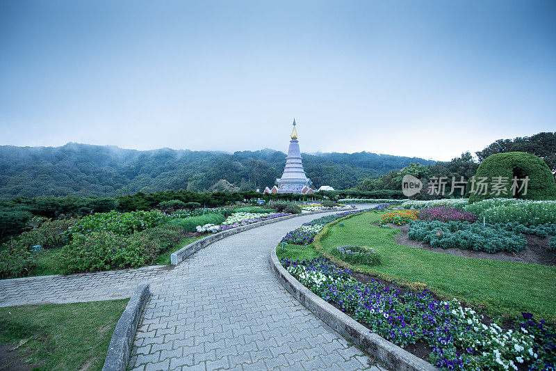 普拉马哈塔特・诺帕梅塔内登和普拉・马哈塔・诺芬普西里，多伊・因塔农，清迈，泰国。