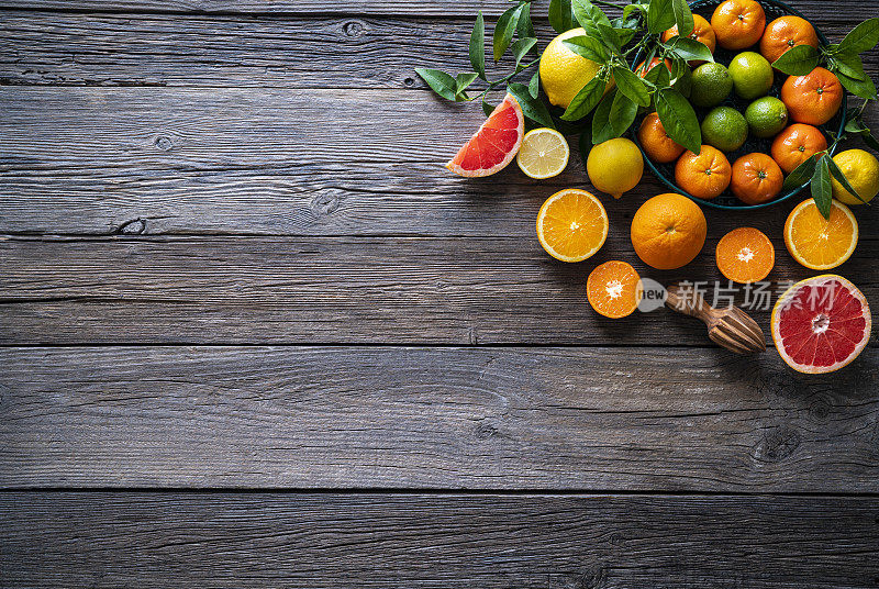 柑橘类水果排列柠檬、橙、桔、西柚