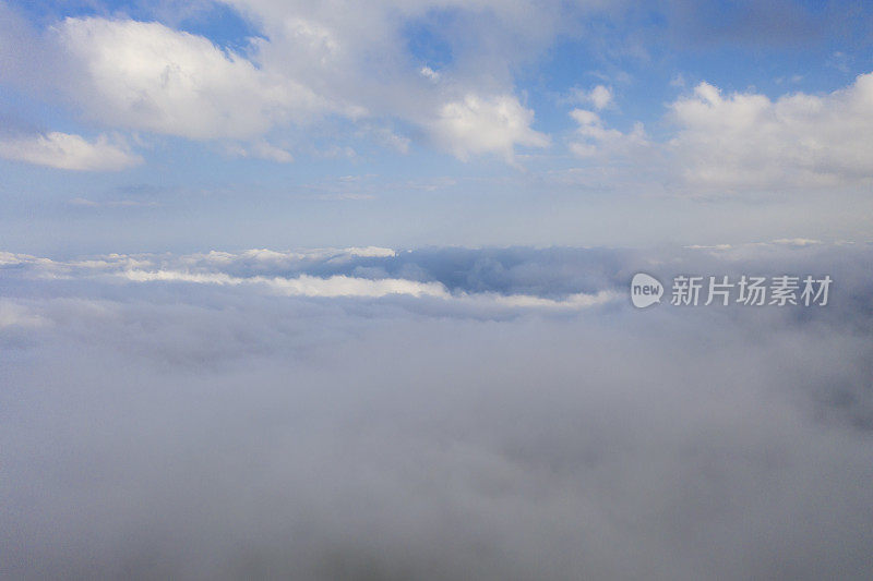 平流层上方的云海