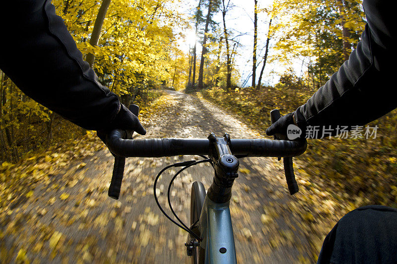 秋季公路自行车骑行
