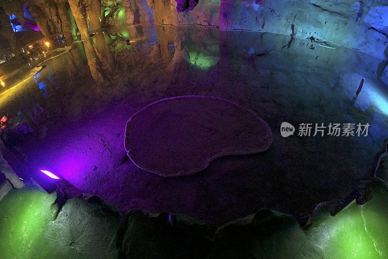 中国百色的“罗梅”莲花洞