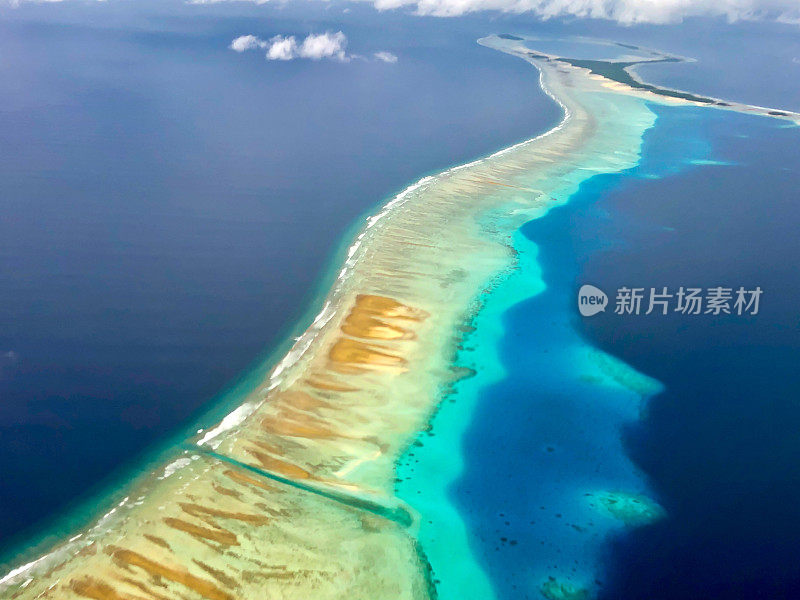 南太平洋环礁和泻湖的惊人鸟瞰图