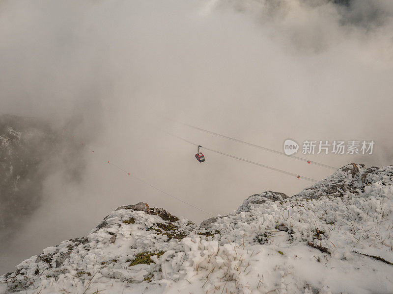 空中缆车在云端