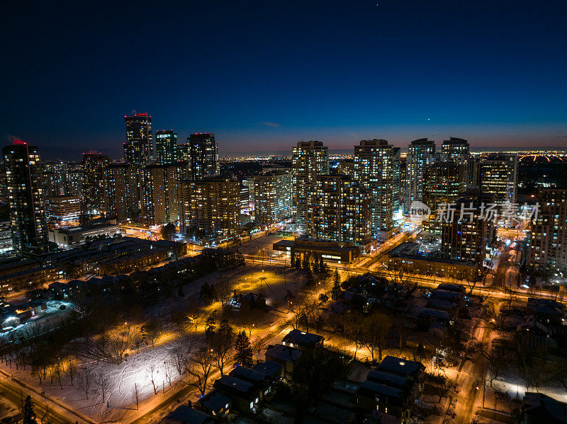 加拿大多伦多夜晚的北约克天际线