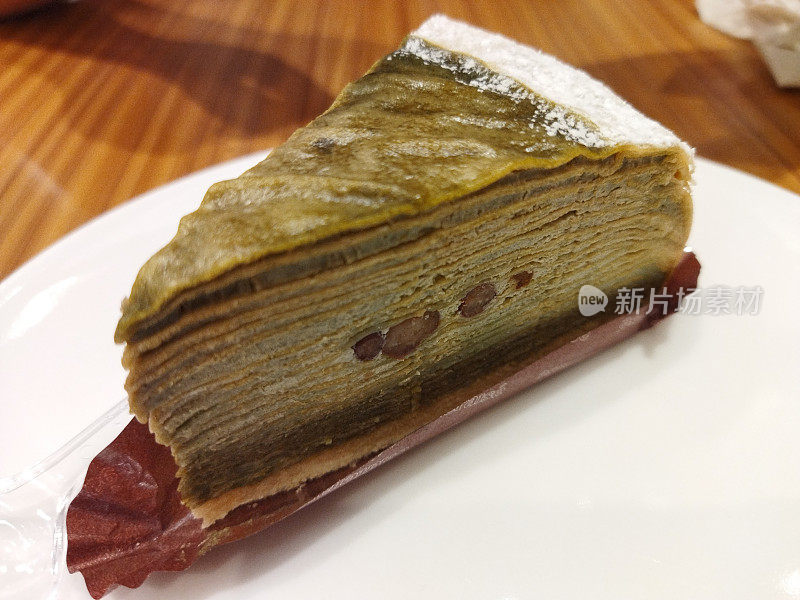 Macha蛋糕分层薄饼和红豆