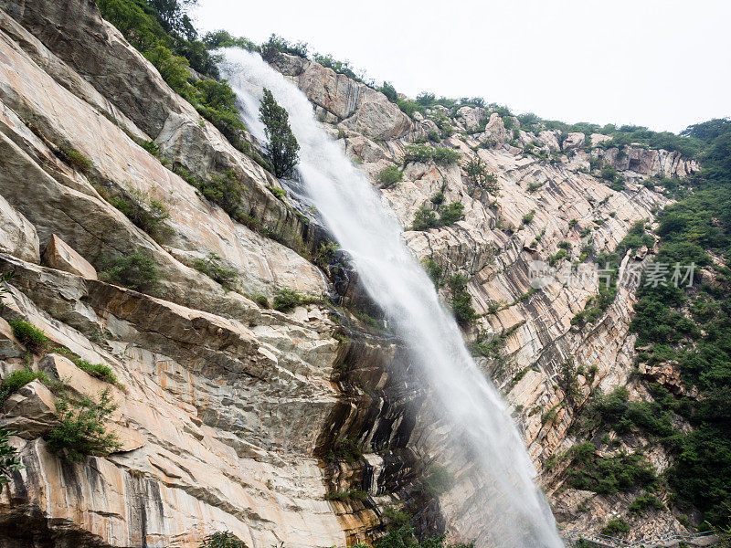 中国河南省嵩山的瀑布