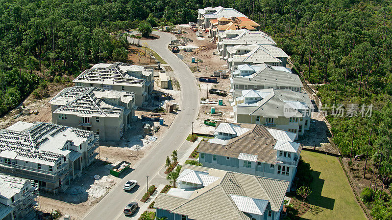 鸟瞰建筑和住宅在那不勒斯，佛罗里达州