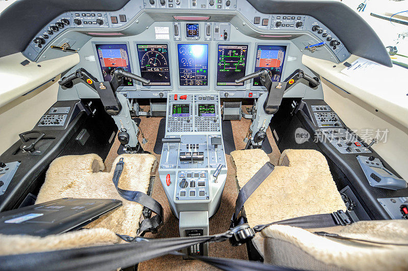 飞机座舱和仪表盘