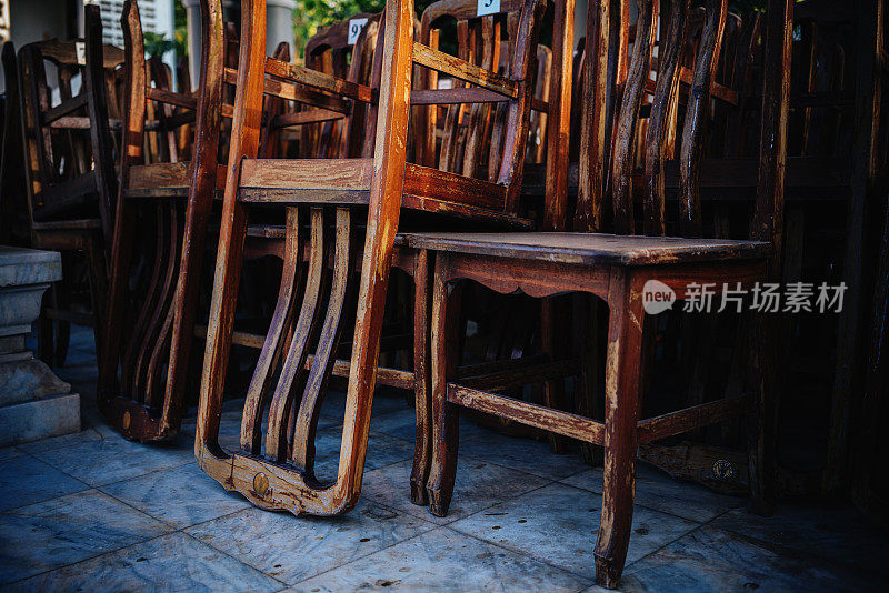 旧脏木椅