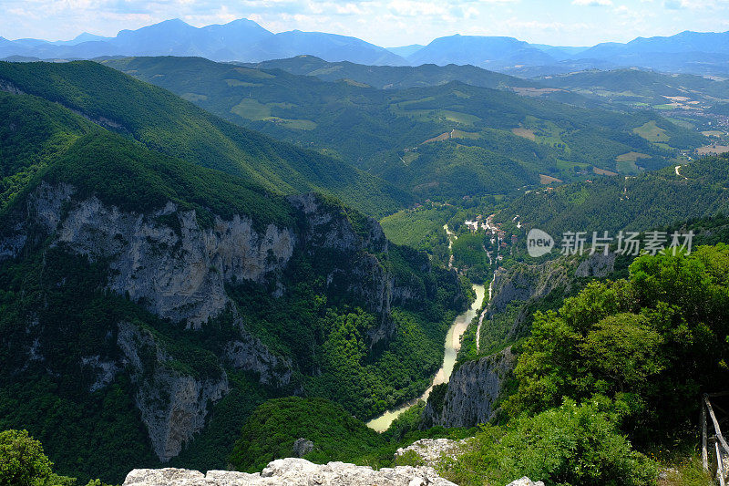 从Furlo露台俯瞰美景