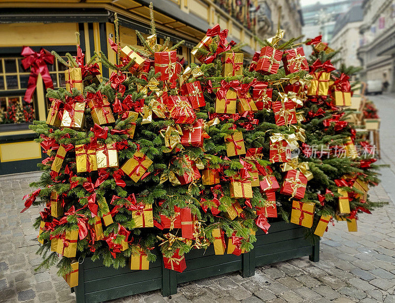 比利时布鲁塞尔五颜六色的圣诞礼物礼盒