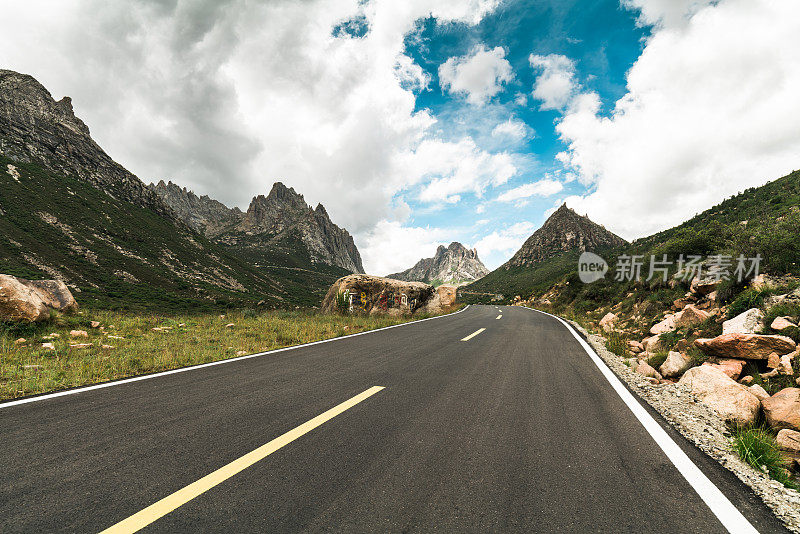 中国连宝业泽的山路