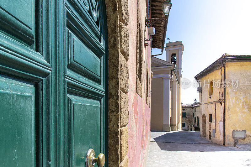 吉扎诺，意大利，以其色彩缤纷的房子而闻名