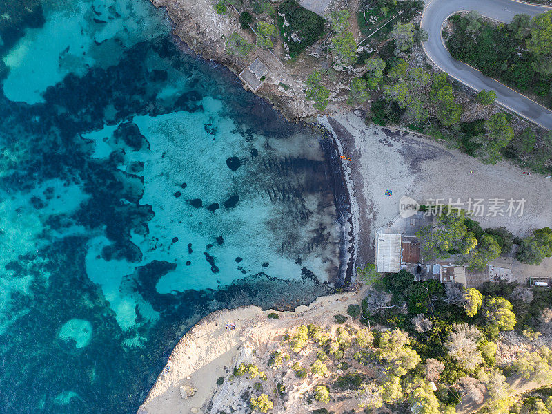 西班牙巴利阿里群岛马略卡岛最佳海滩的无人机视图