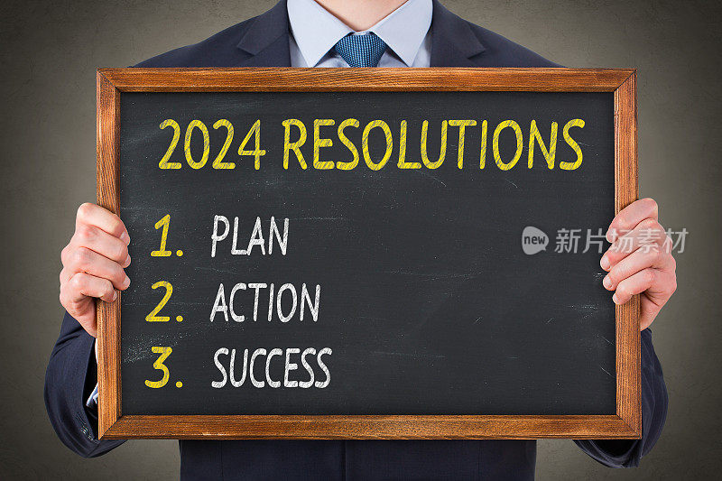 黑板背景上的2024年新年决心
