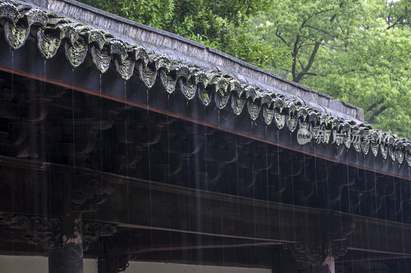 雨天屋顶